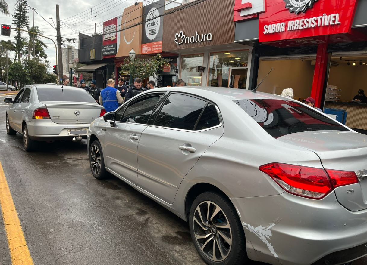 Mulher sofre contusão na cervical após acidente no centro de Apucarana; veja