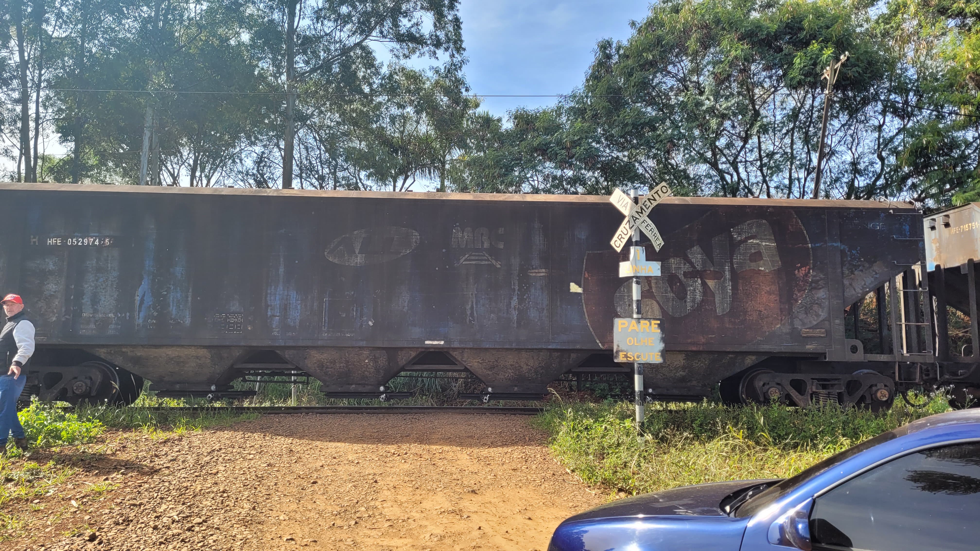 Pai e filha são as vítimas de acidente em Califórnia; homem morreu no local