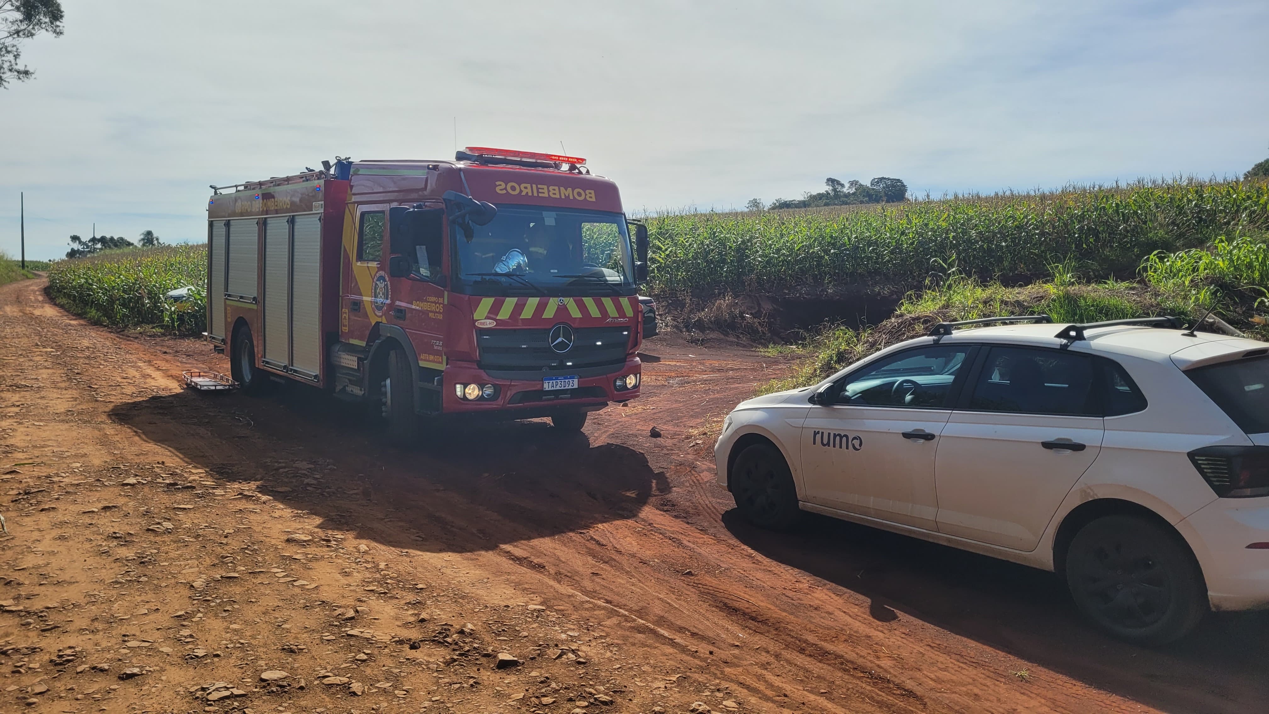 Pai e filha são as vítimas de acidente em Califórnia; homem morreu no local