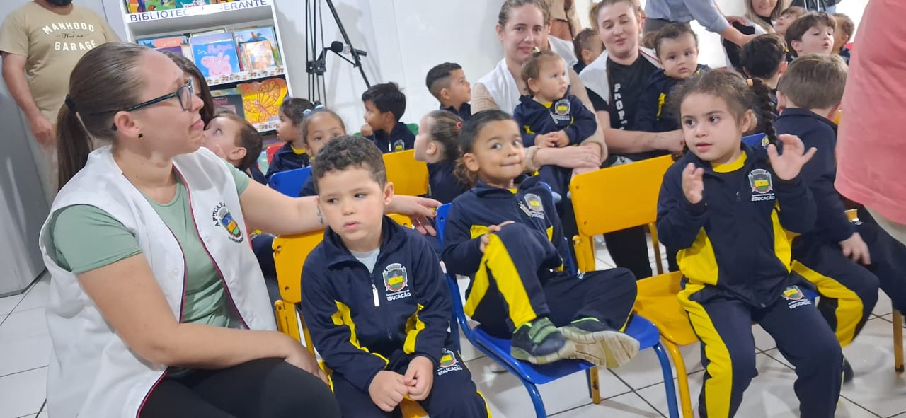 Rodolfo entrega mais um lote do uniforme para alunos em Apucarana