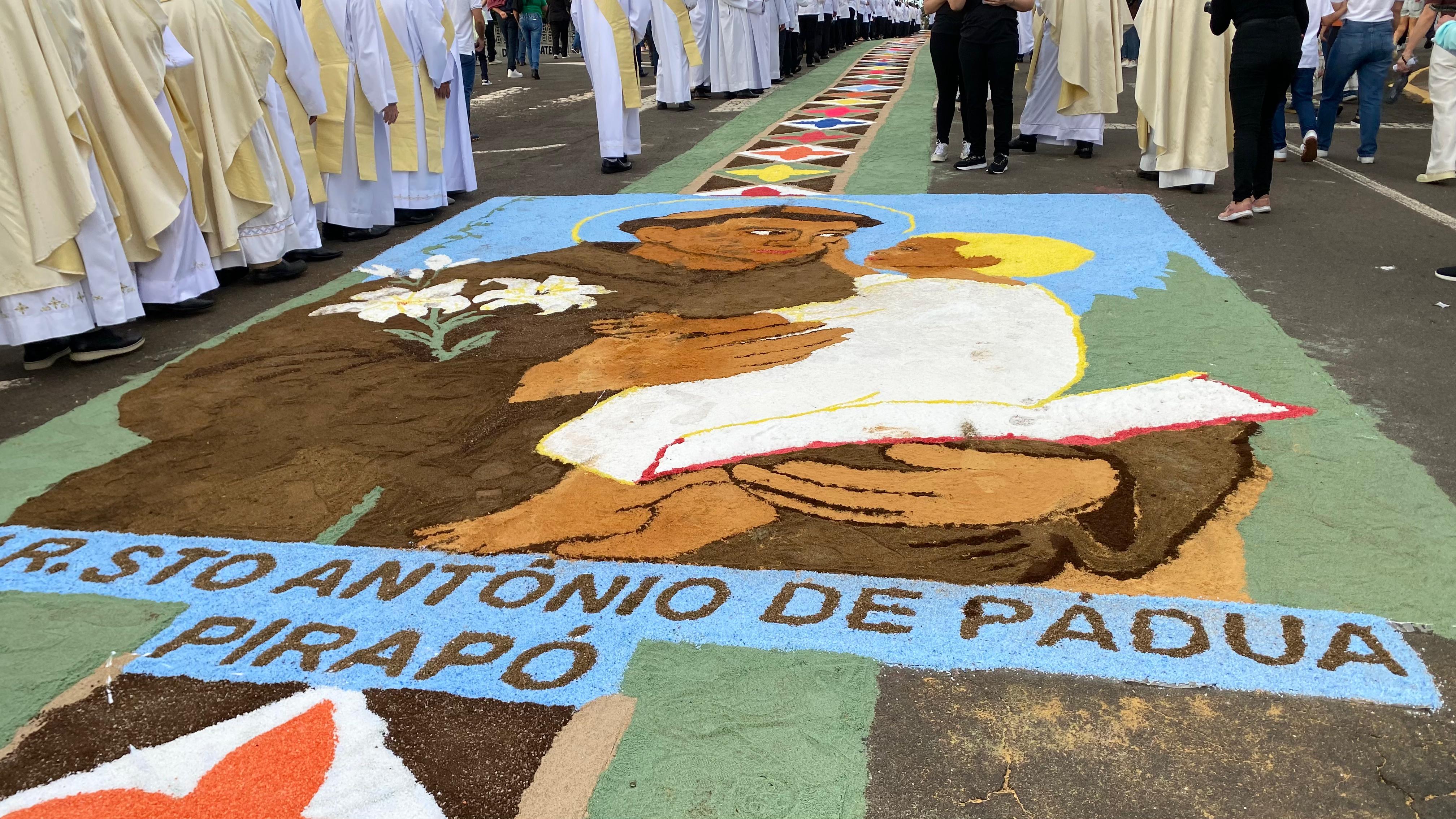 Veja os registros da procissão de Corpus Christi em Apucarana
