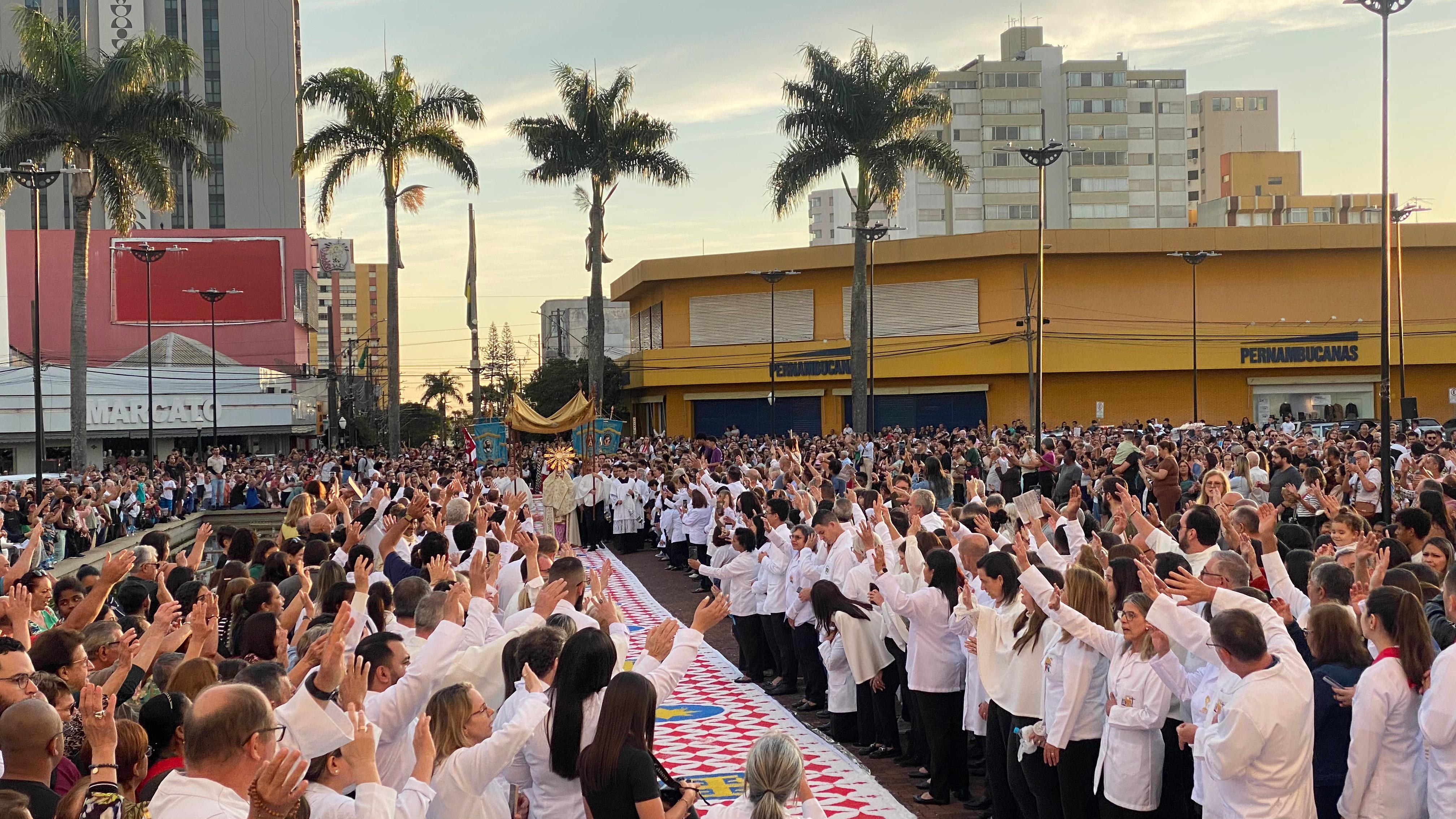 Veja os registros da procissão de Corpus Christi em Apucarana