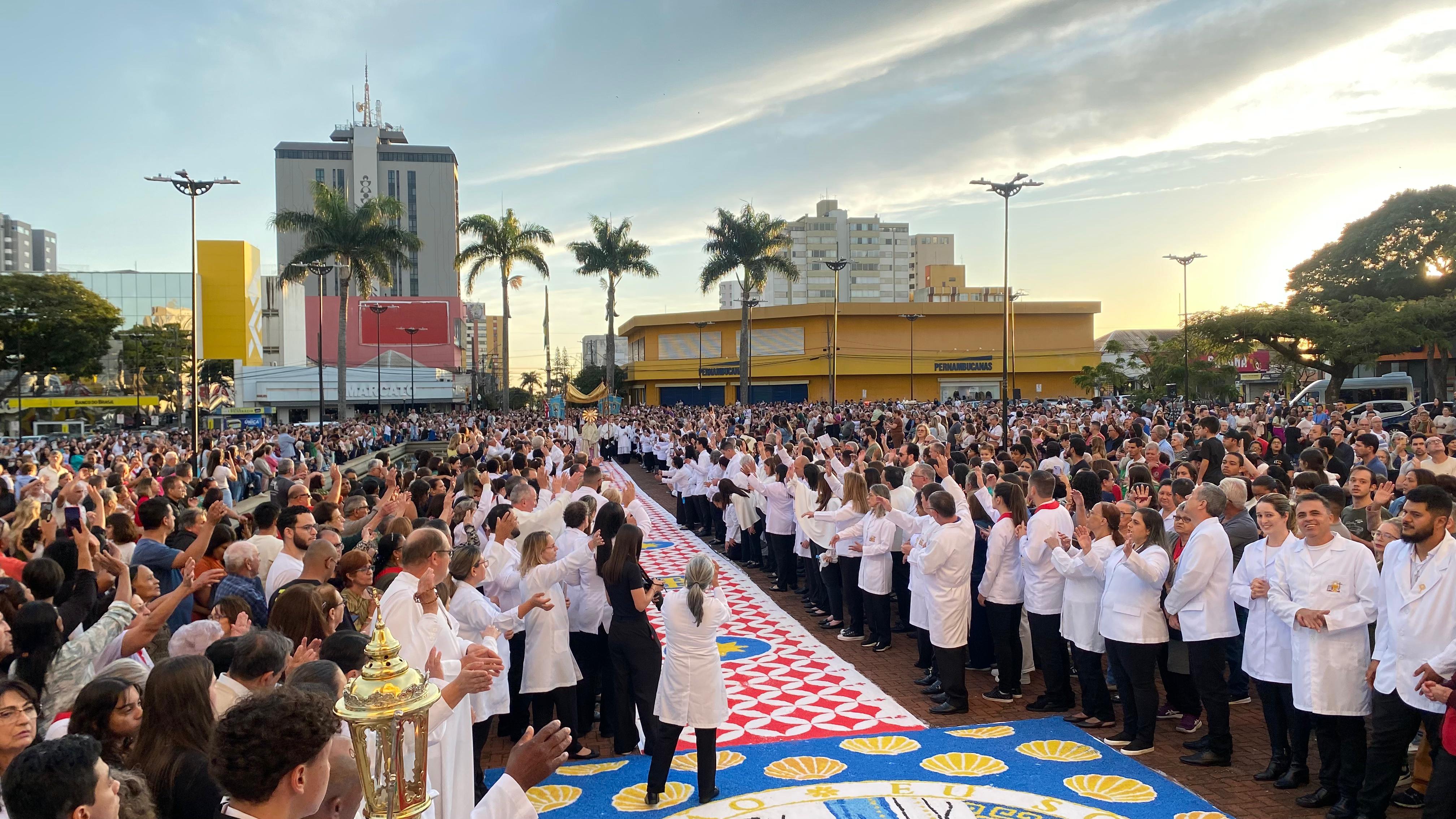 Veja os registros da procissão de Corpus Christi em Apucarana