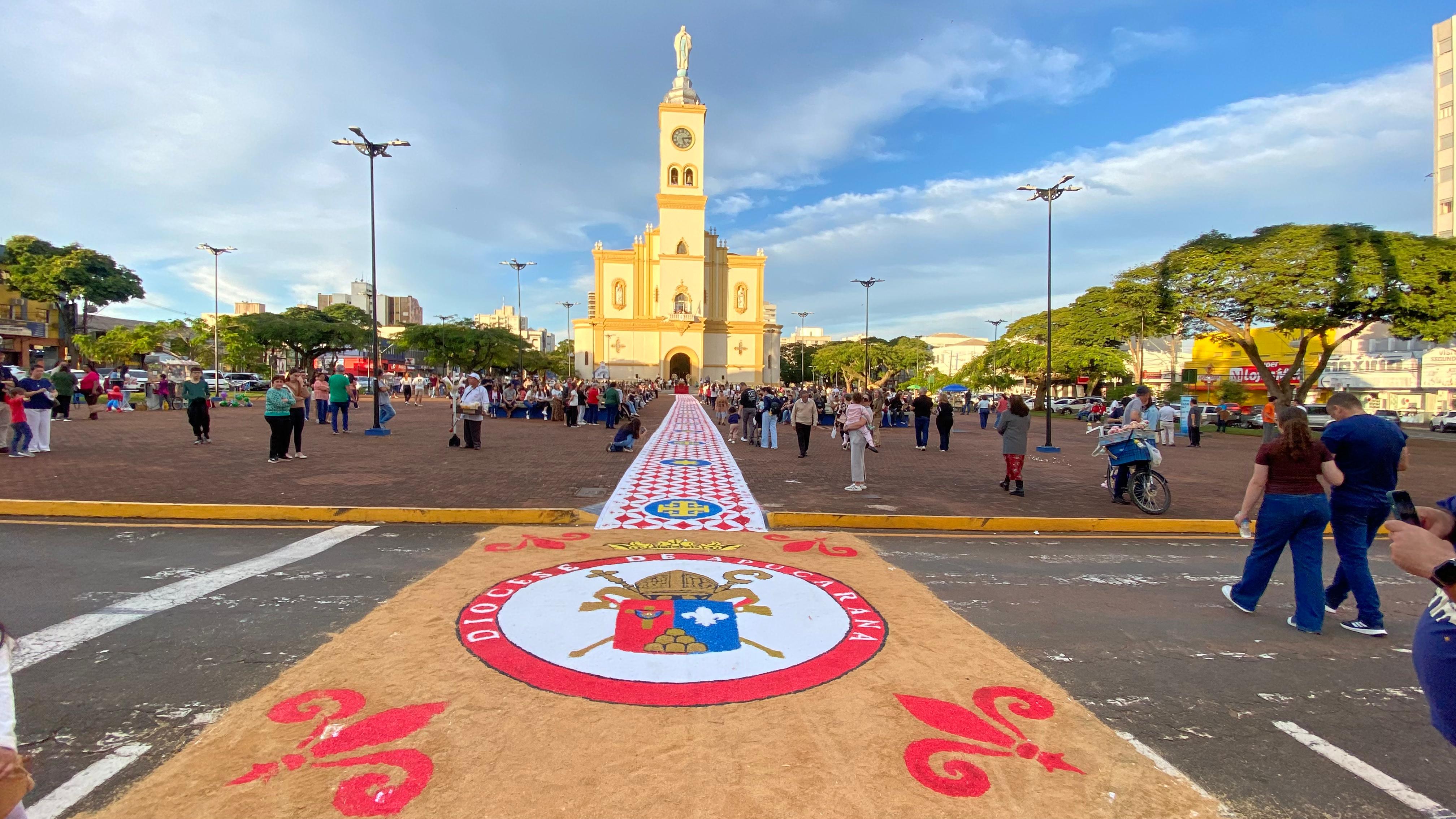 Veja os registros da procissão de Corpus Christi em Apucarana