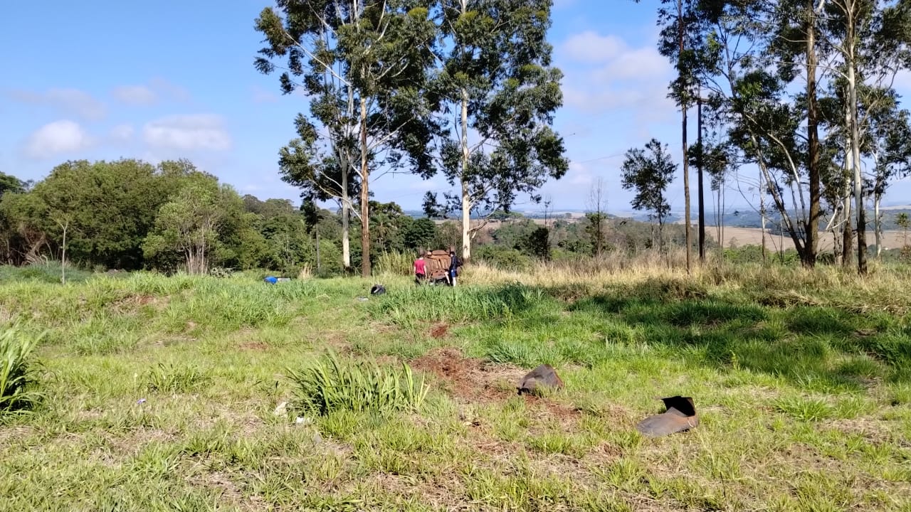 Jovem fica ferido após capotamento no Contorno Norte de Apucarana