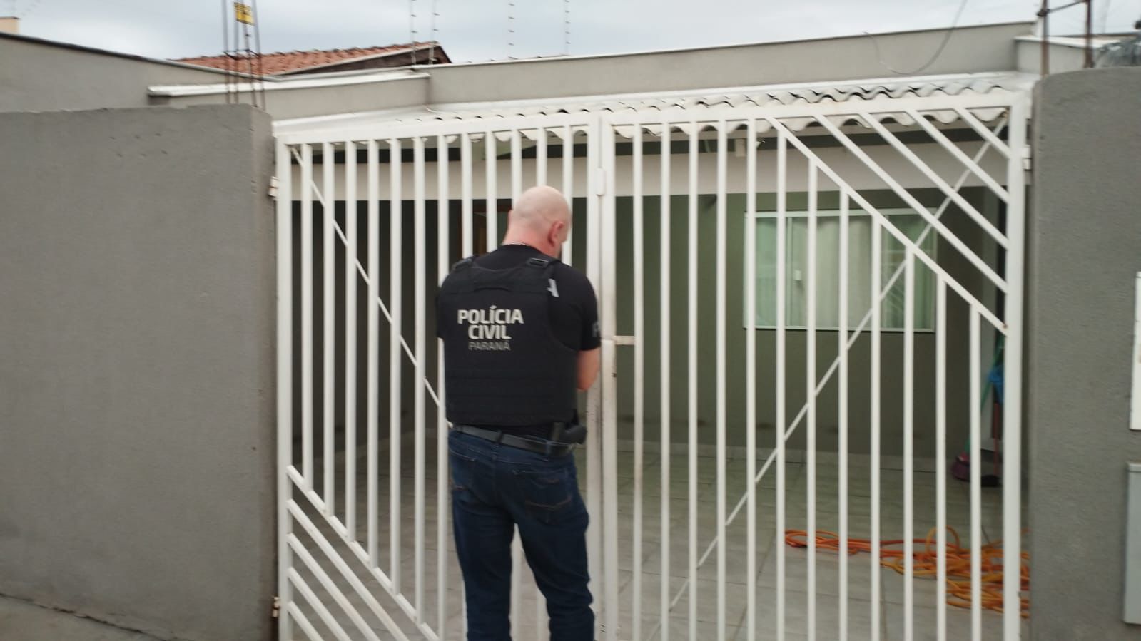 PCPR faz operação contra suspeitos de assalto em aeroporto de Londrina