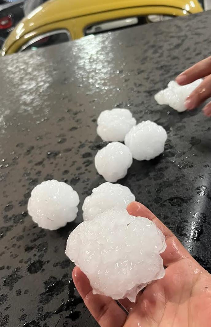 Temporais com granizo atingem Apucarana e destelham casas em Jandaia