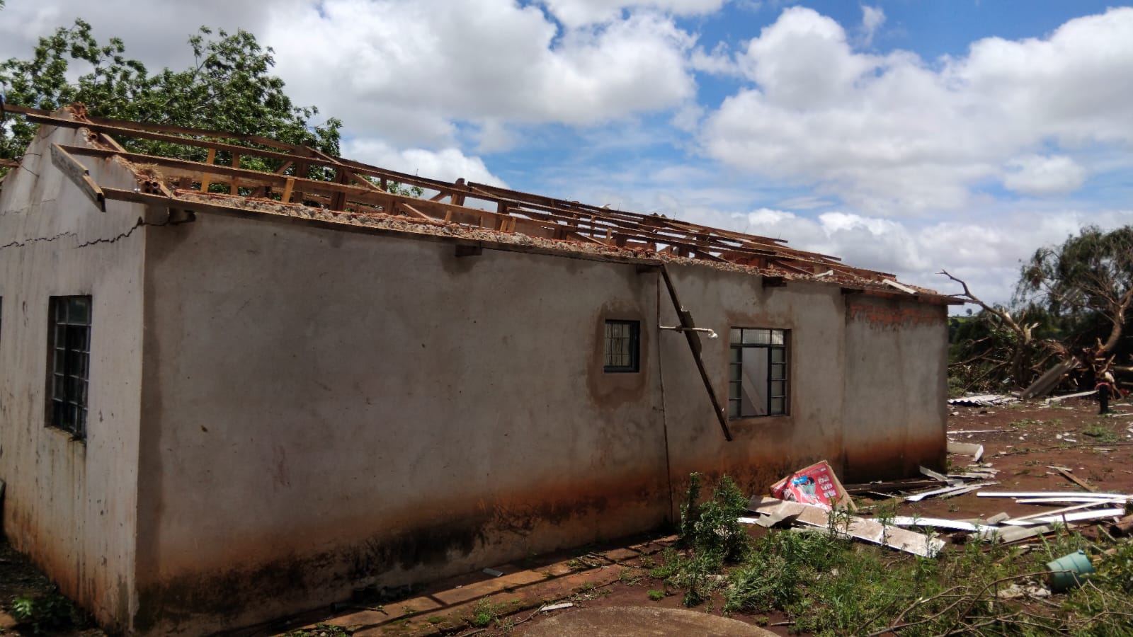 Temporal devasta Mauá da Serra; casas ficaram destelhadas e sem luz