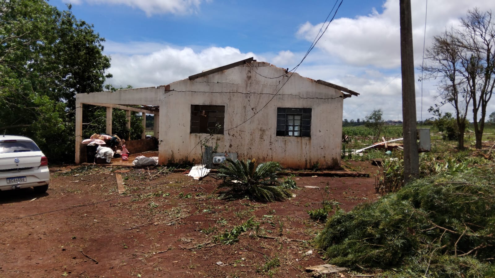 Temporal devasta Mauá da Serra; casas ficaram destelhadas e sem luz