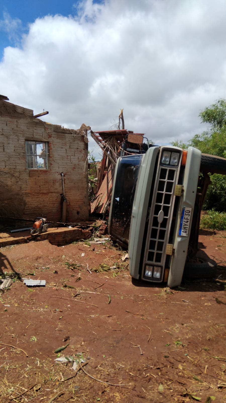 Temporal devasta Mauá da Serra; casas ficaram destelhadas e sem luz