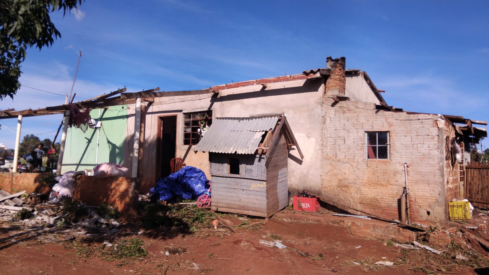 Temporal devasta Mauá da Serra; casas ficaram destelhadas e sem luz