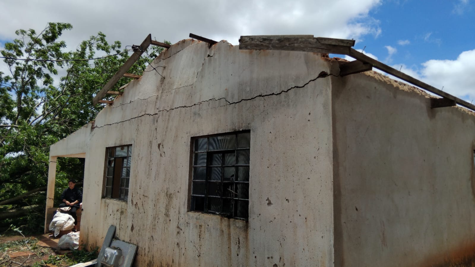 Temporal devasta Mauá da Serra; casas ficaram destelhadas e sem luz