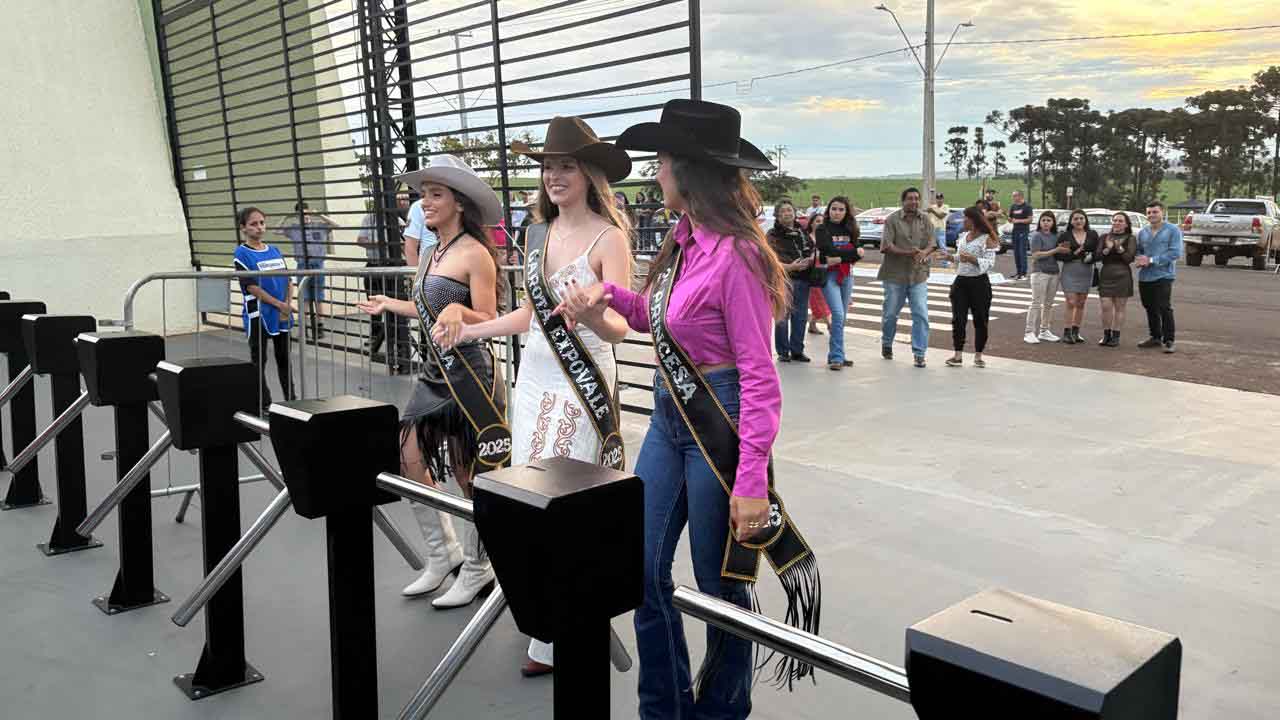 Abertura da 21ª Expovale reúne lideranças políticas em Ivaiporã