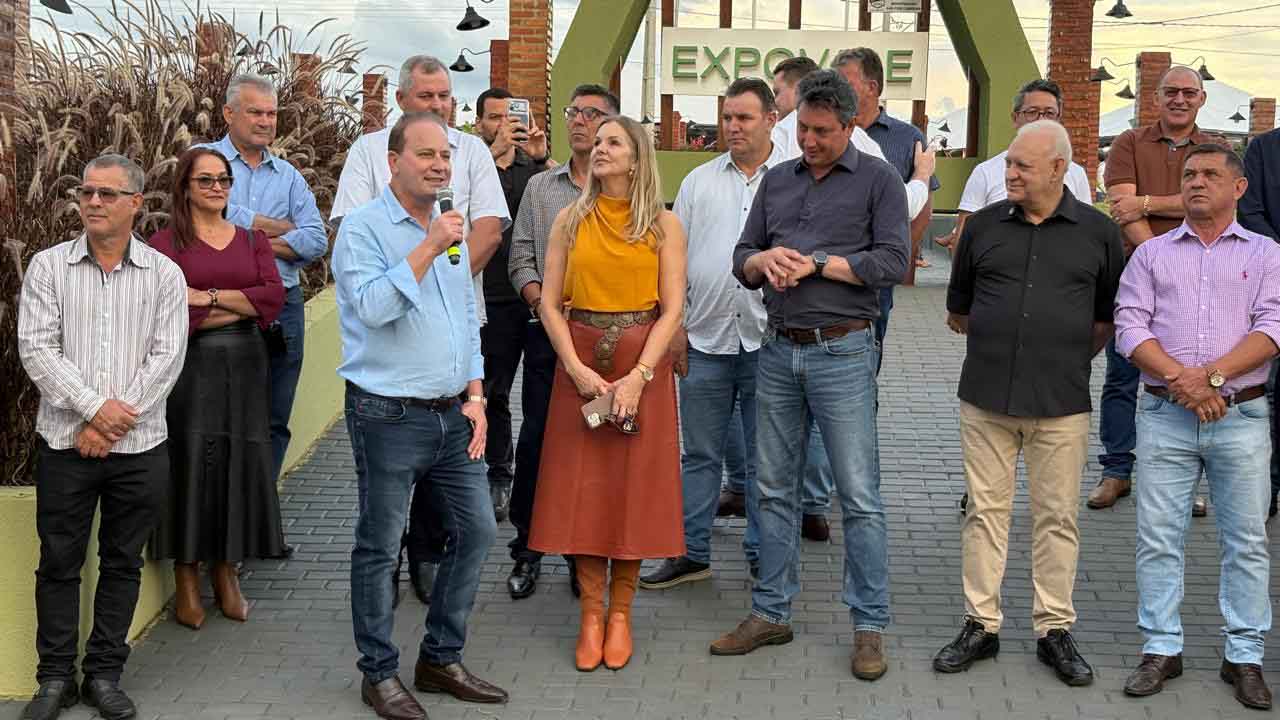 Abertura da 21ª Expovale reúne lideranças políticas em Ivaiporã