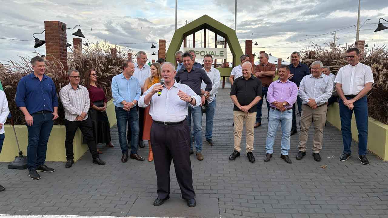 Abertura da 21ª Expovale reúne lideranças políticas em Ivaiporã