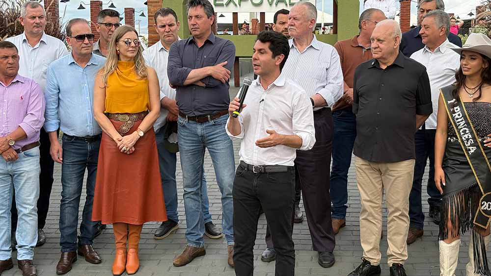 Abertura da 21ª Expovale reúne lideranças políticas em Ivaiporã