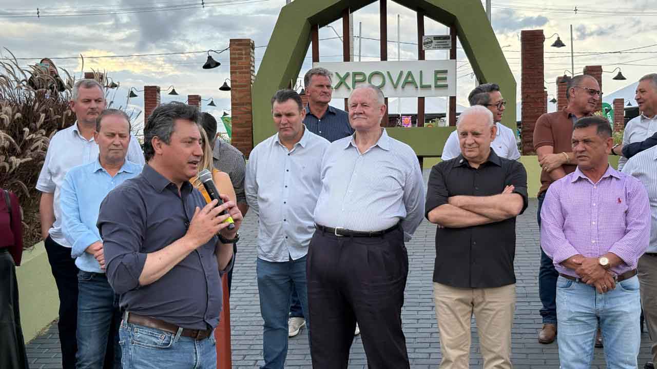 Abertura da 21ª Expovale reúne lideranças políticas em Ivaiporã