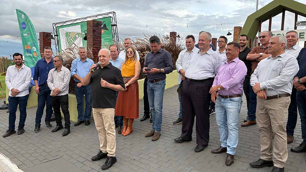 Abertura da 21ª Expovale reúne lideranças políticas em Ivaiporã