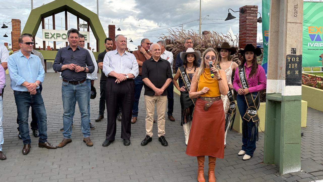 Abertura da 21ª Expovale reúne lideranças políticas em Ivaiporã