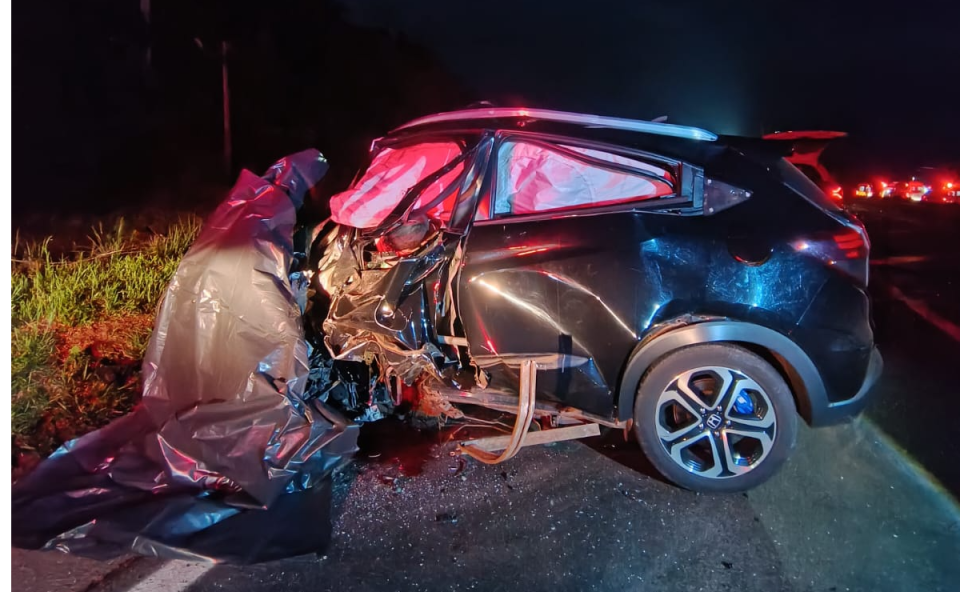 Acidente entre carro e ônibus deixa um morto e sete feridos no PR