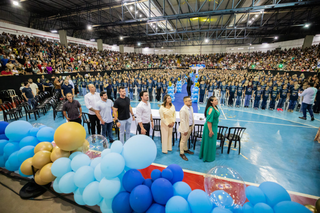 Apucarana celebra formatura de 1.370 estudantes do 5º ano