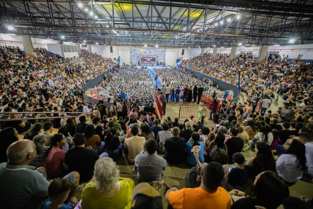 Apucarana celebra formatura de 1.370 estudantes do 5º ano