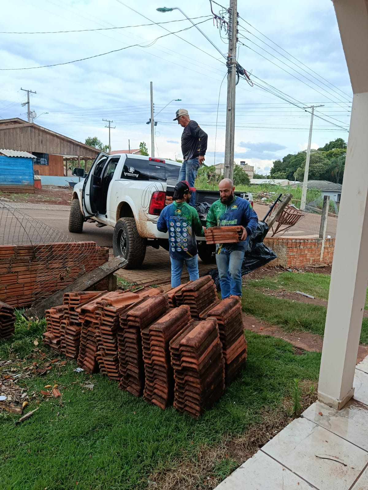 Apucaranense viaja a Rio Bonito do Iguaçu e faz apelo por doações