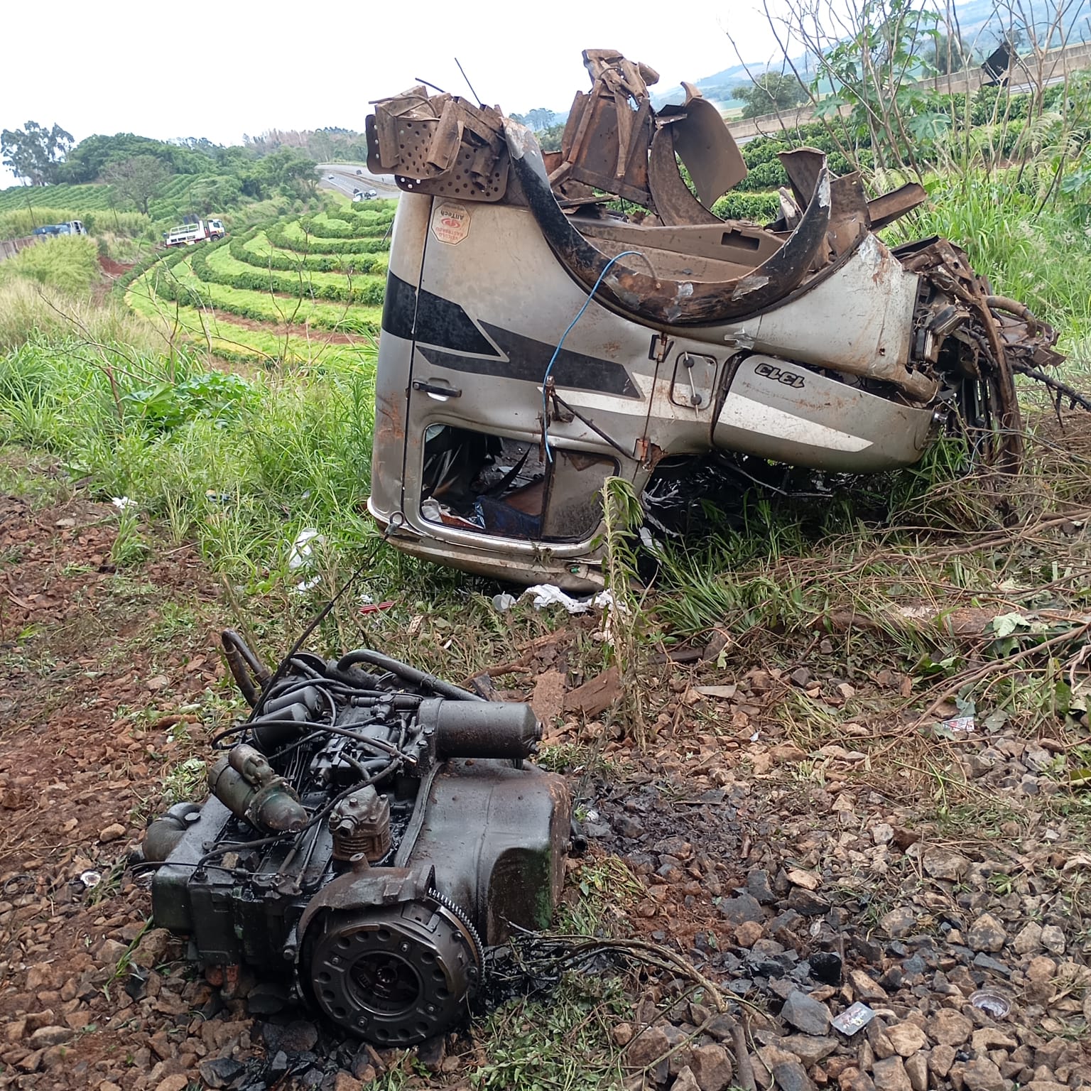 Caminhão parte ao meio após colisão com trem em Marilândia do Sul