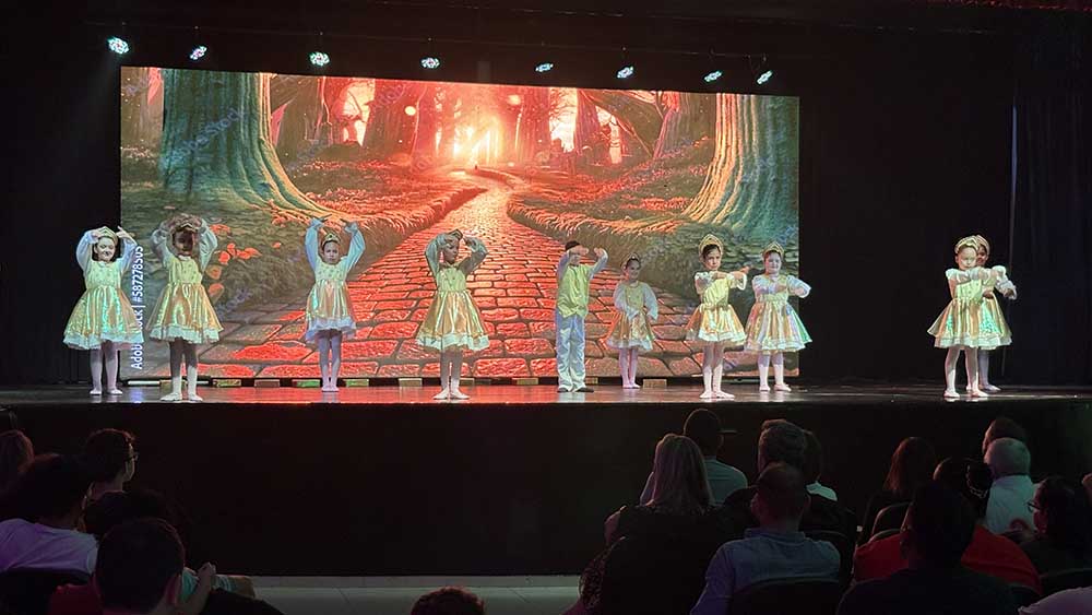 Centro Cultural encerra ano letivo da oficina de dança em Ivaiporã