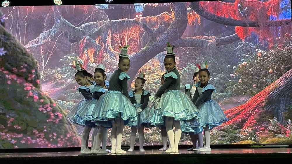 Centro Cultural encerra ano letivo da oficina de dança em Ivaiporã