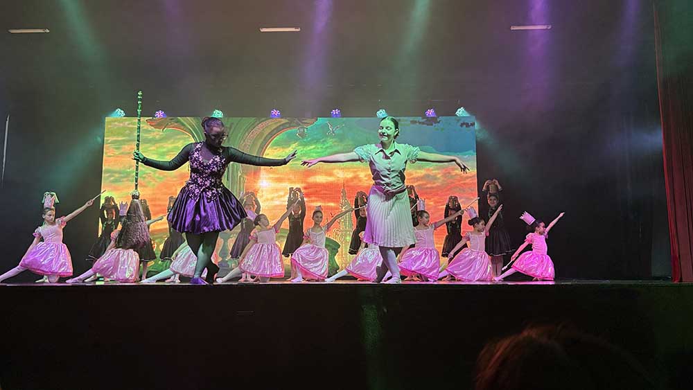 Centro Cultural encerra ano letivo da oficina de dança em Ivaiporã