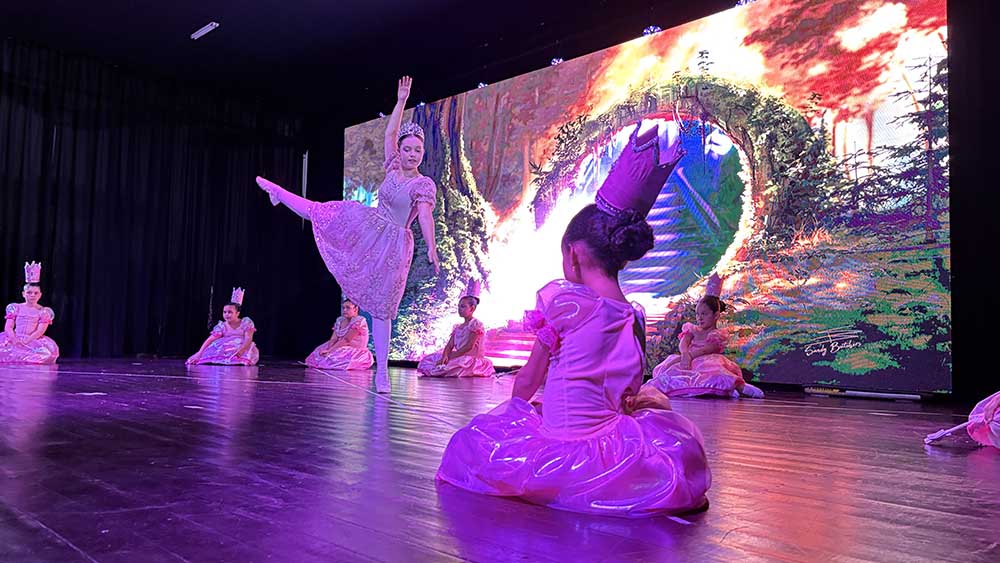 Centro Cultural encerra ano letivo da oficina de dança em Ivaiporã