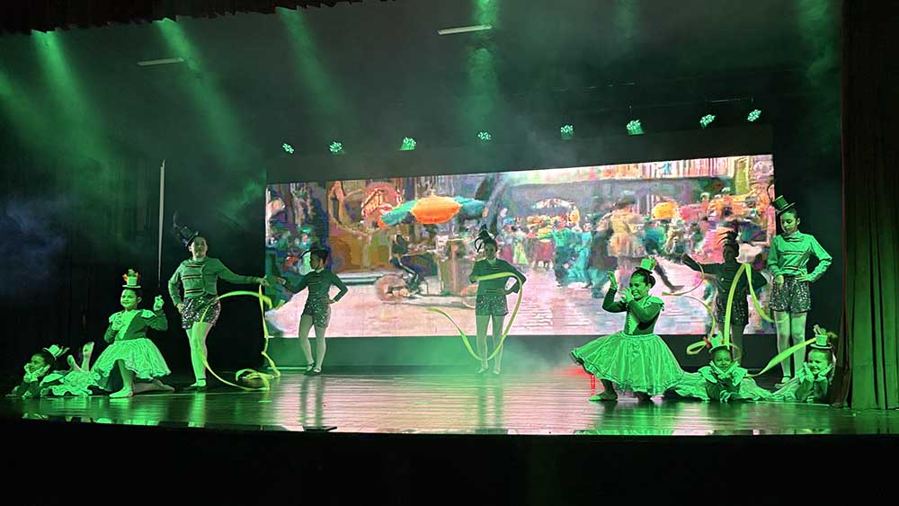 Centro Cultural encerra ano letivo da oficina de dança em Ivaiporã