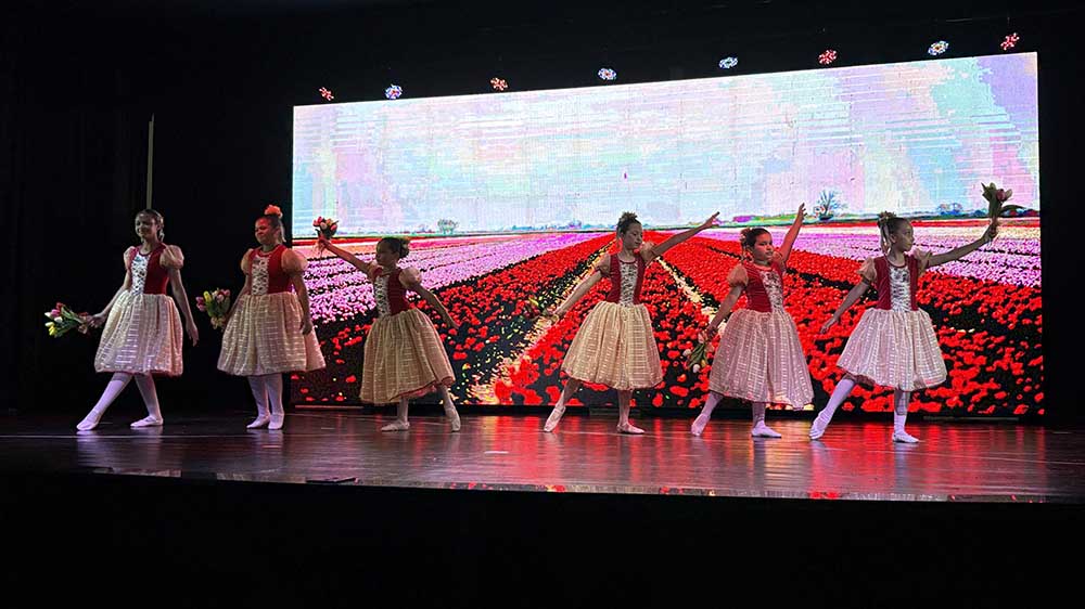 Centro Cultural encerra ano letivo da oficina de dança em Ivaiporã