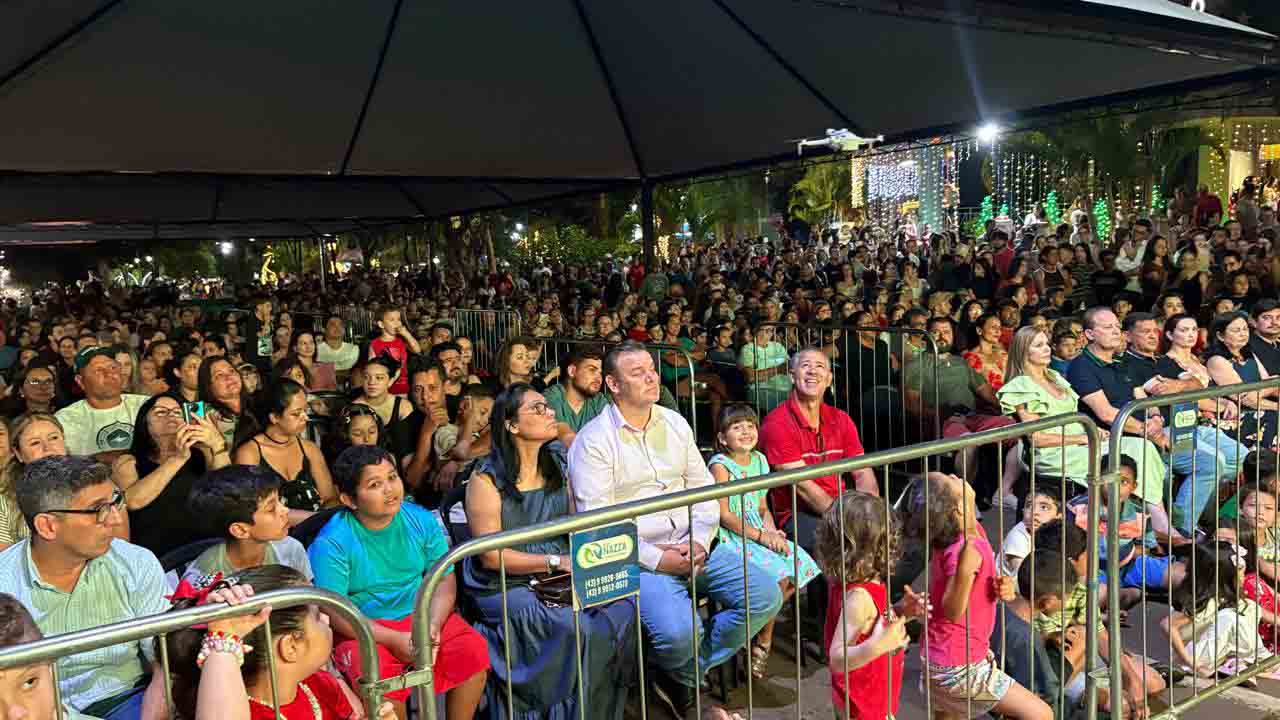 Chegada do Papai Noel abre programação de Natal em Ivaiporã