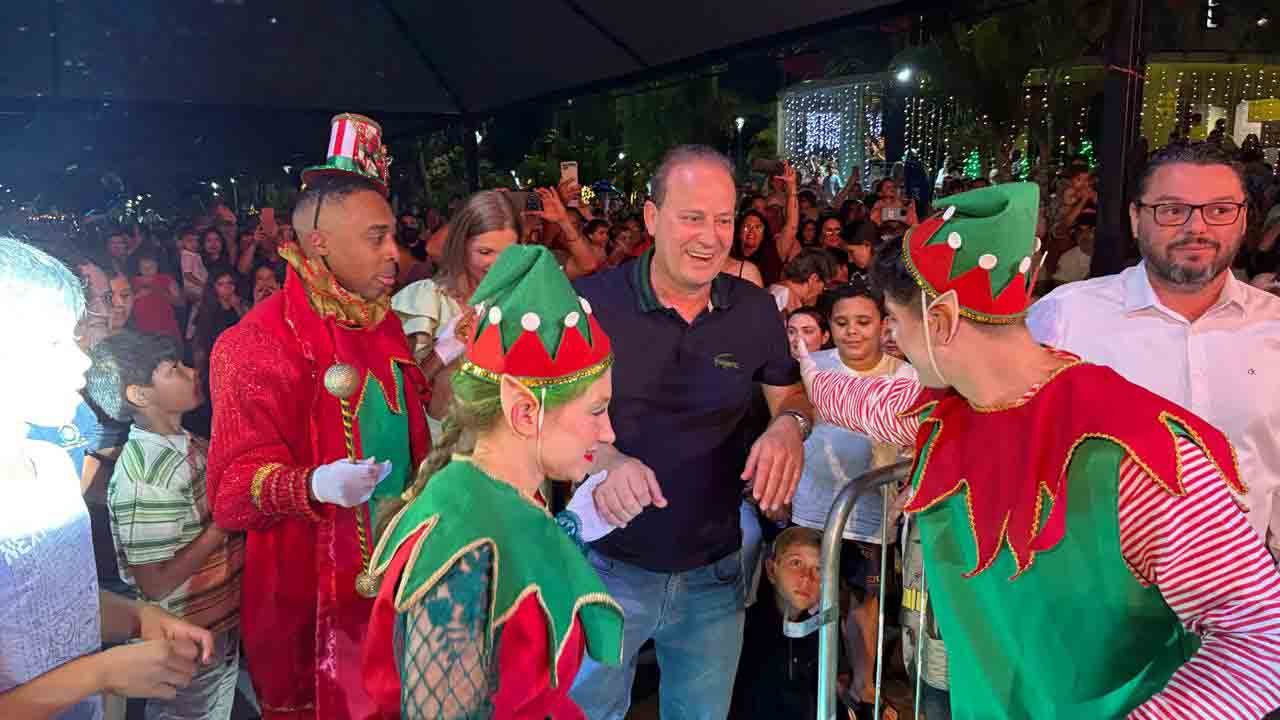 Chegada do Papai Noel abre programação de Natal em Ivaiporã