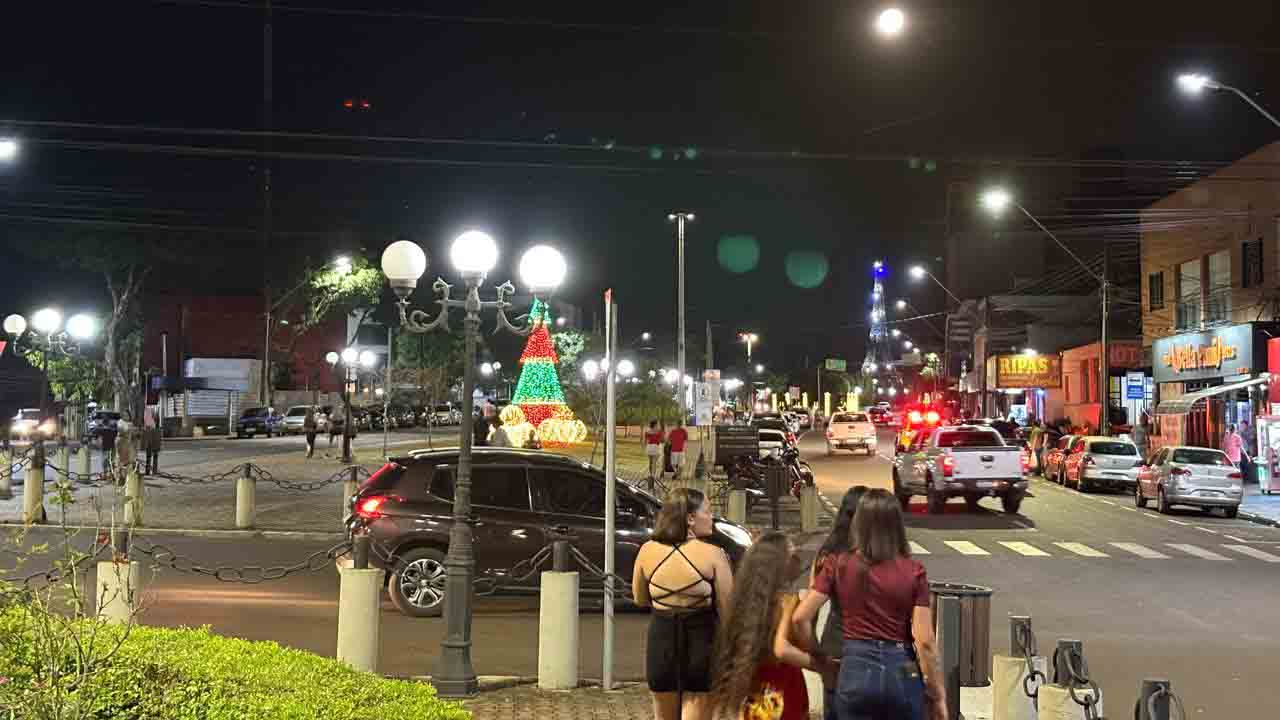 Chegada do Papai Noel abre programação de Natal em Ivaiporã