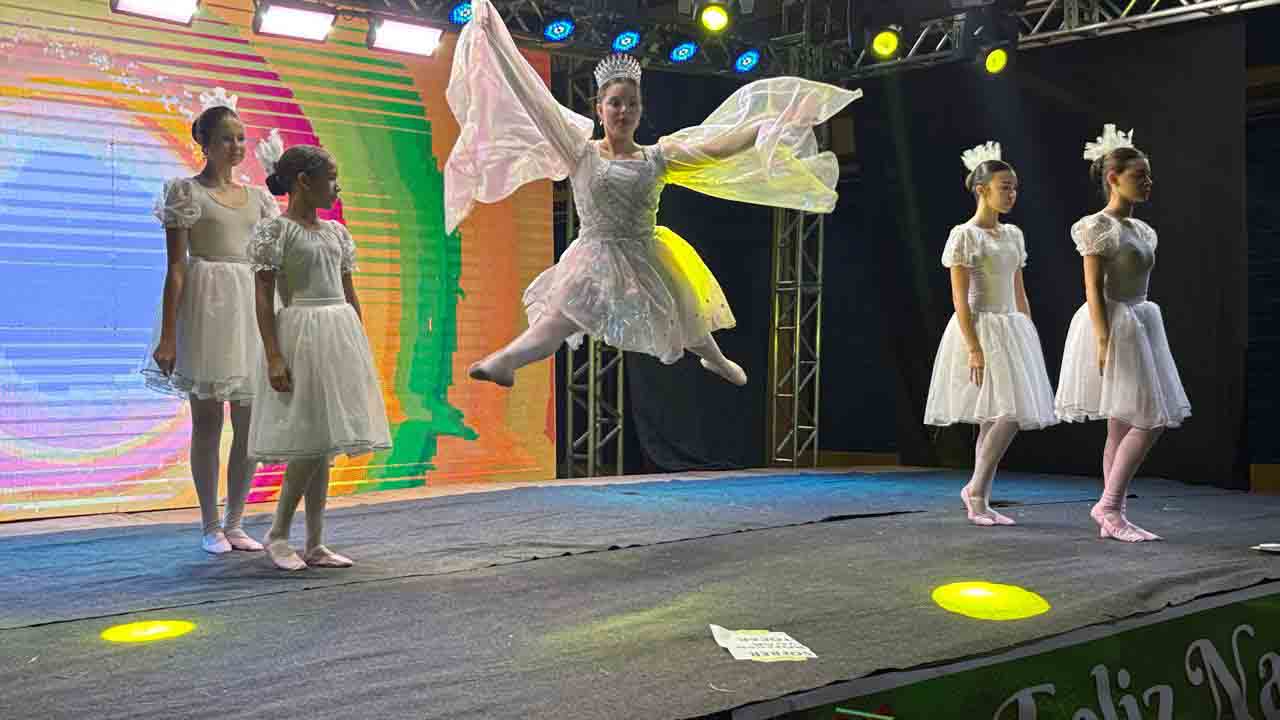 Chegada do Papai Noel abre programação de Natal em Ivaiporã