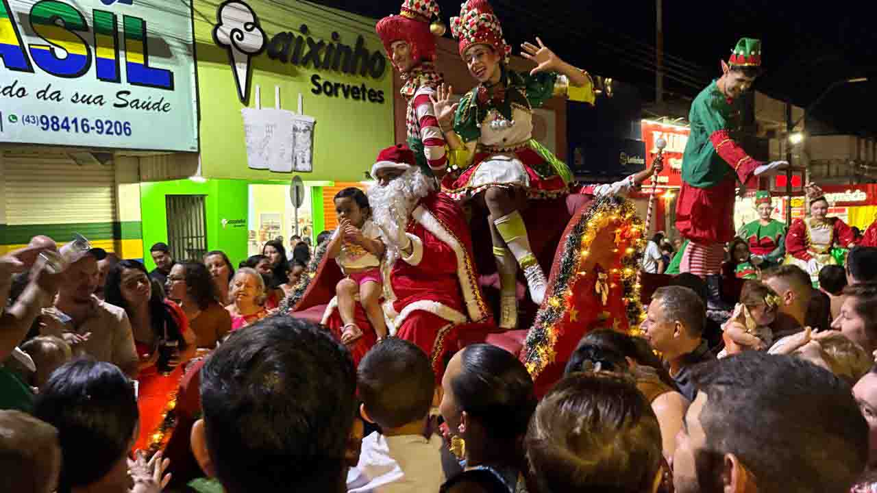 Chegada do Papai Noel abre programação de Natal em Ivaiporã