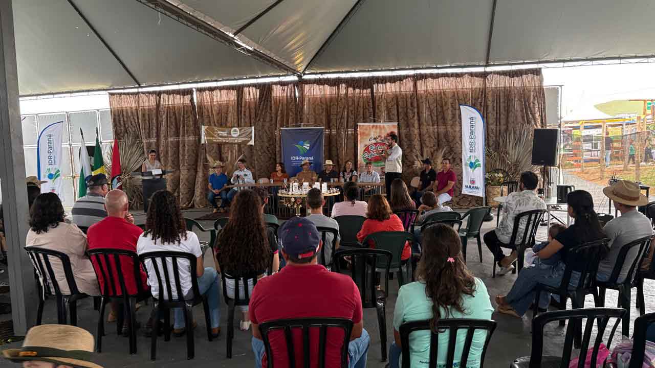 Concurso, rodeio e shows agitam o segundo dia da Expovale