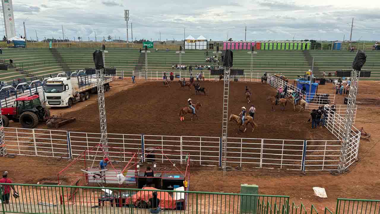 Concurso, rodeio e shows agitam o segundo dia da Expovale