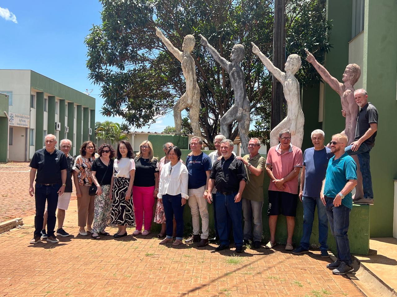 Ex-alunos comemoram 40 anos de formatura na Unespar de Apucarana