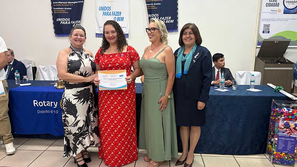 Governadora do Rotary visita Ivaiporã em posse de 10 novos associados