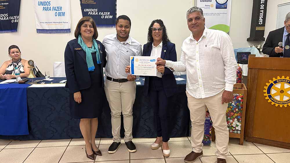 Governadora do Rotary visita Ivaiporã em posse de 10 novos associados