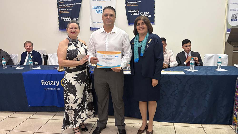 Governadora do Rotary visita Ivaiporã em posse de 10 novos associados