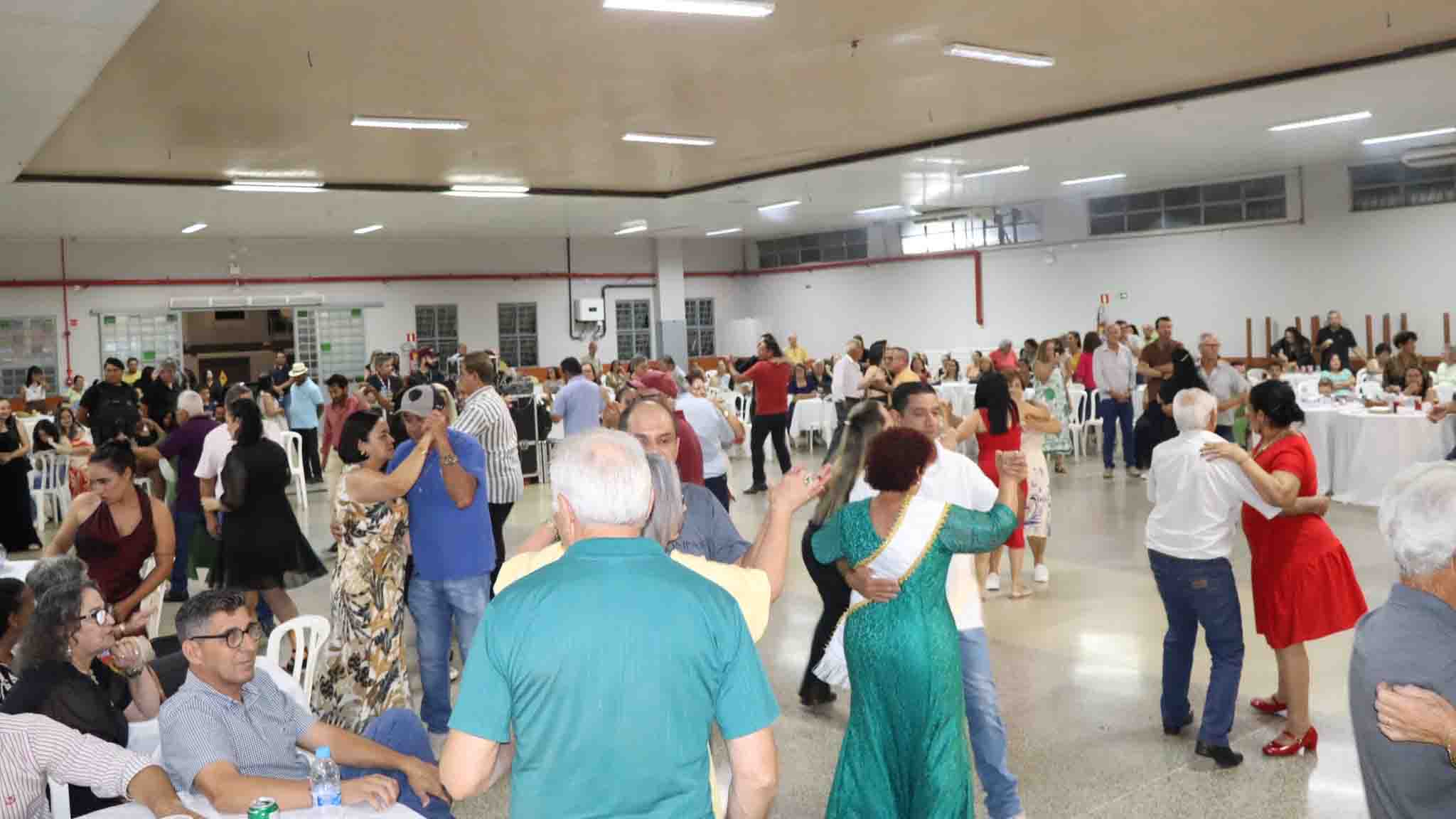 Miss e Mister 60+ celebra protagonismo da pessoa idosa em Ivaiporã