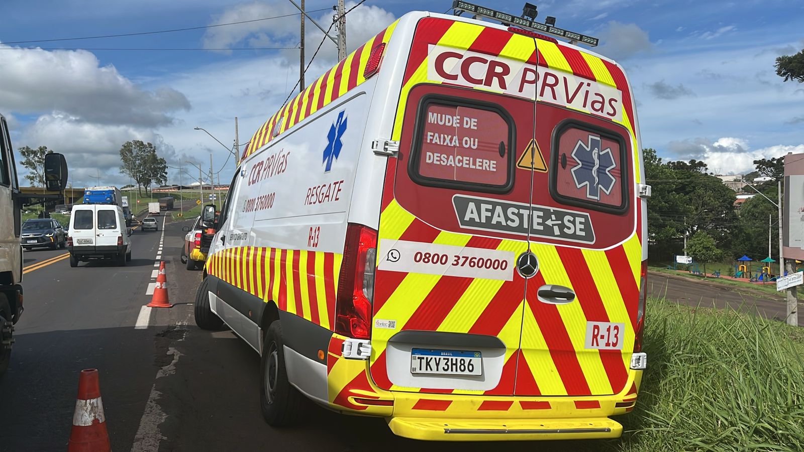 Motociclista de 29 anos fica ferida após colisão com carro na BR-369