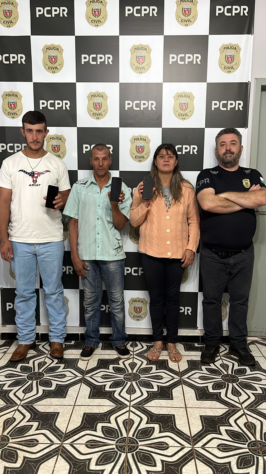 Operação da Polícia Civil devolve 58 celulares em Apucarana e região