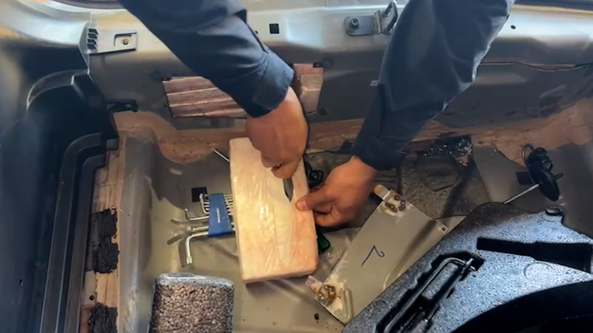 PRF apreende mais de 40 quilos de drogas na BR-487 no Paraná