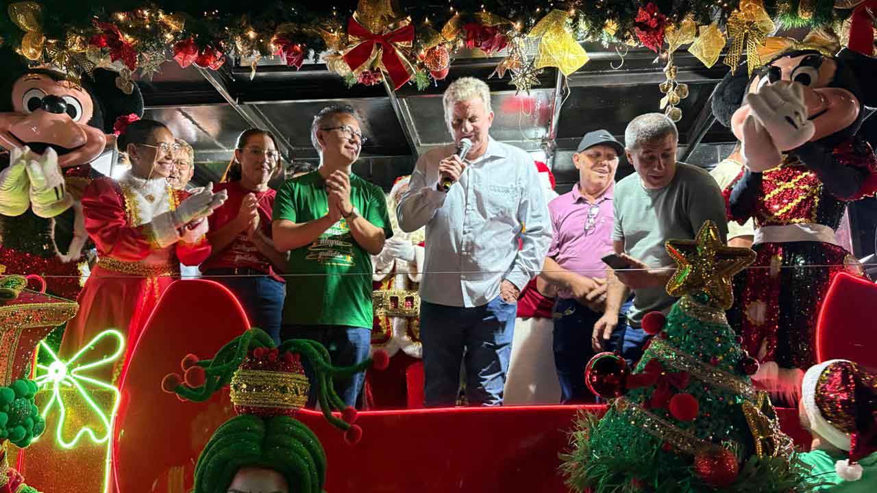 Papai Noel é recebido com festa e luzes em Jardim Alegre